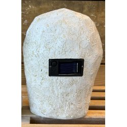 Gravpynt-Engle i sten med solceller